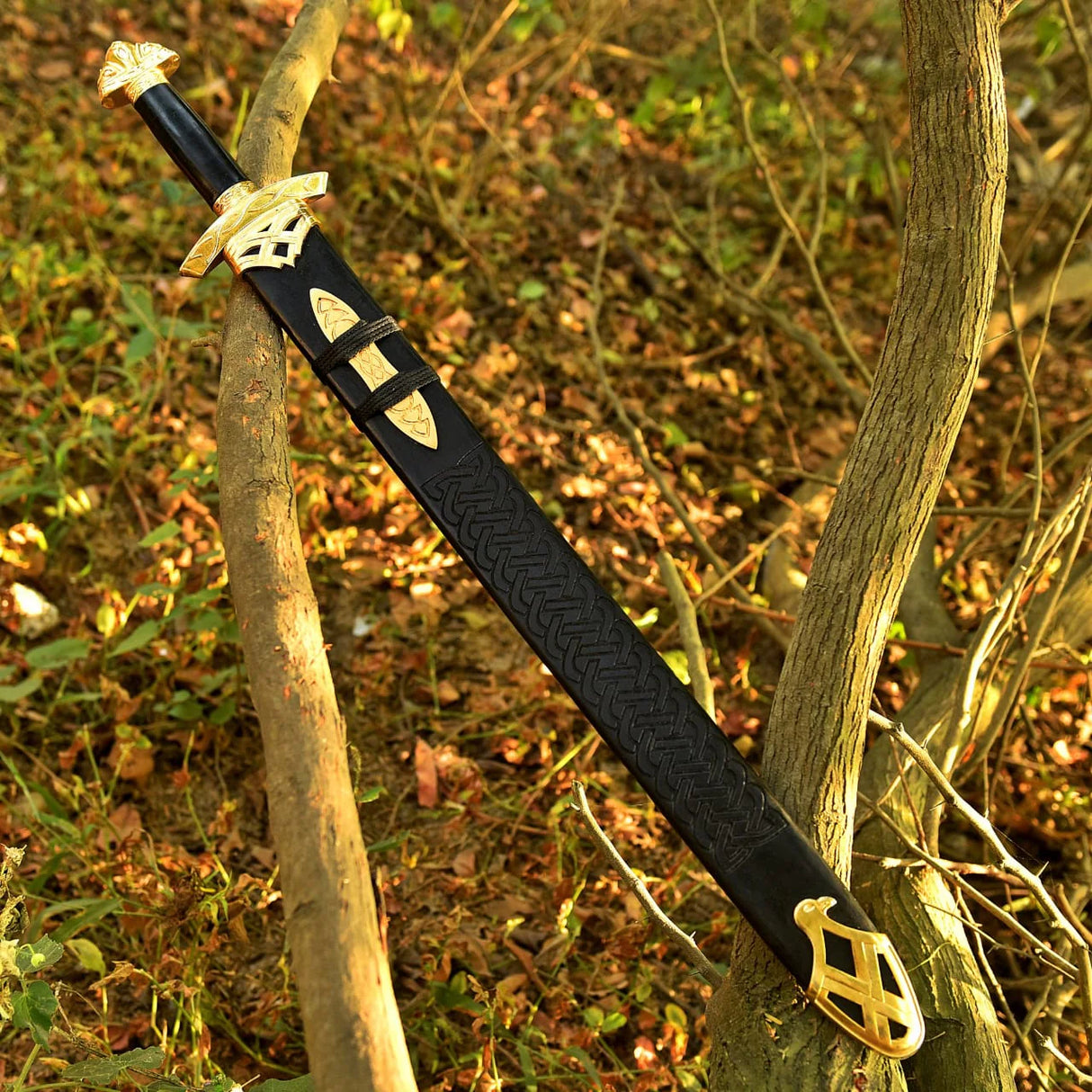 Gilded Fang Damascus Sword-Tales of Valhalla