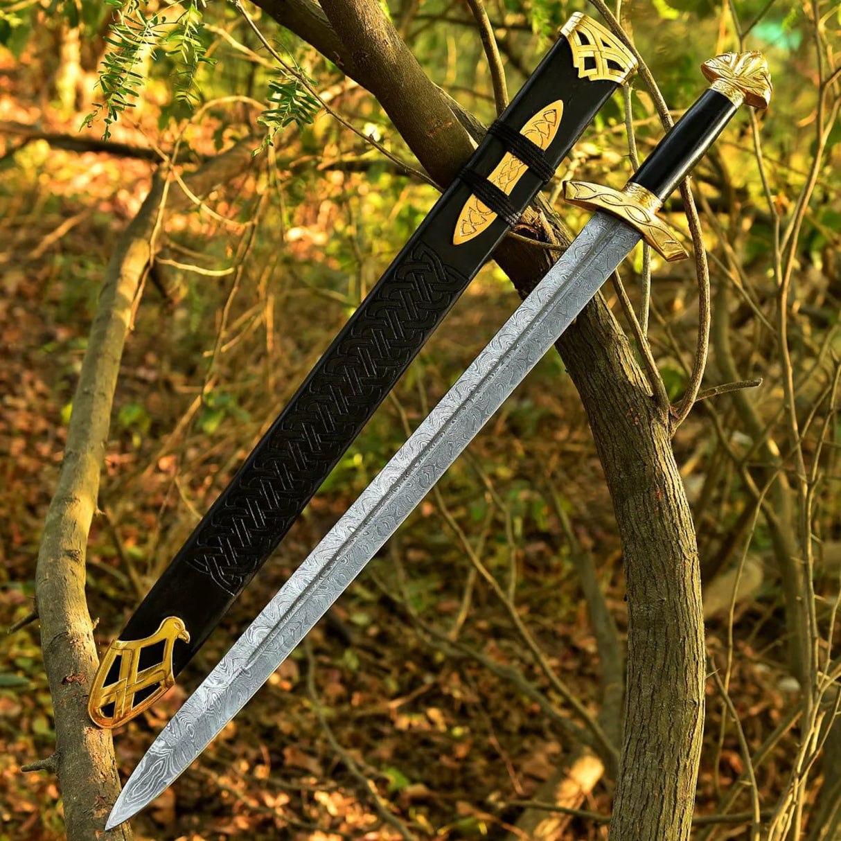 Gilded Fang Damascus Sword