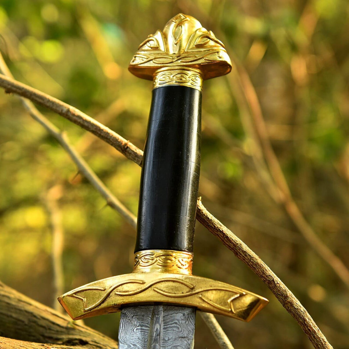 Gilded Fang Damascus Sword