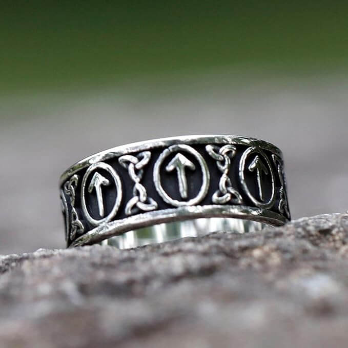 Tiwaz Rune Celtic Knot Ring