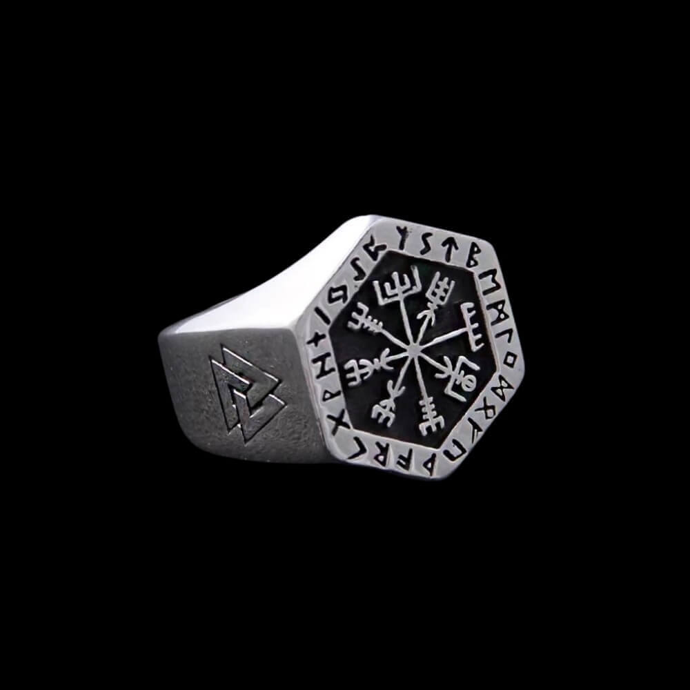 Vegvísir with Runes Ring