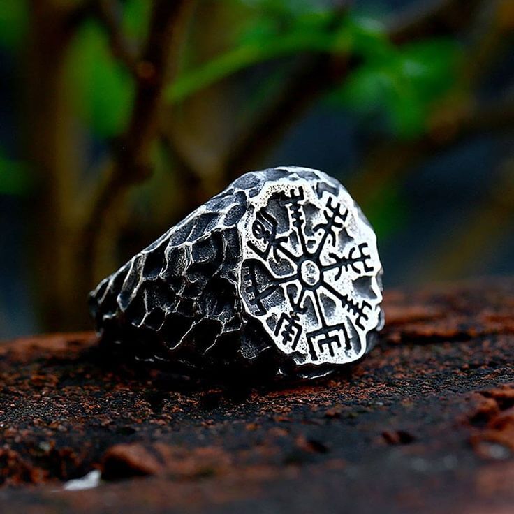 Vintage Vegvísir Ring